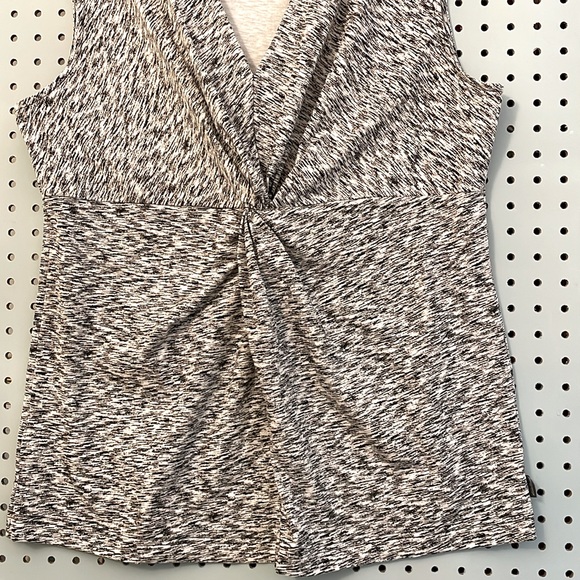 Eddie Bauer Sleeveless Womens V-neck Top Black White Cinched - Picture 5 of 9